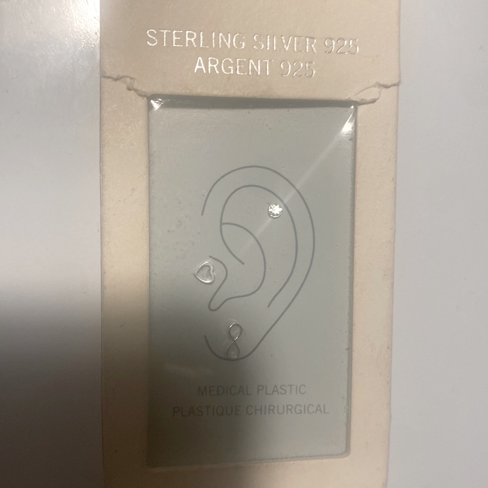 Sterling silver leaf earrings 🛍😊♥️